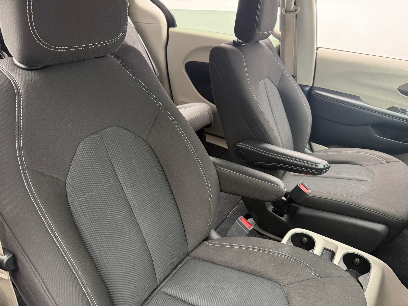 Thumbnail: 2024 Chrysler Voyager - 2