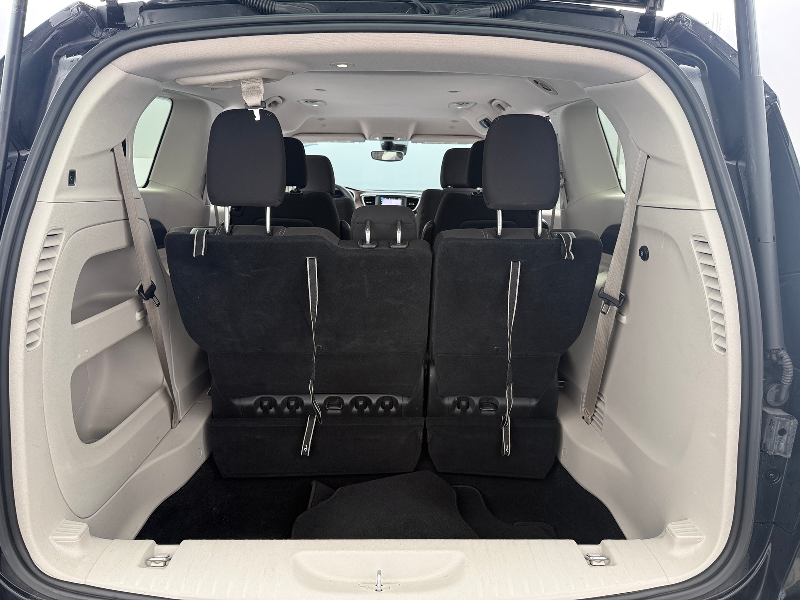Thumbnail: 2024 Chrysler Voyager - 7