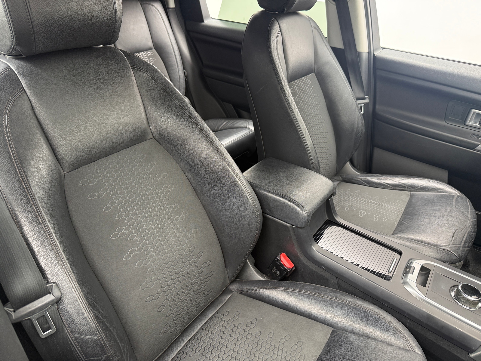 Thumbnail: 2018 Land Rover Discovery Sport - 2