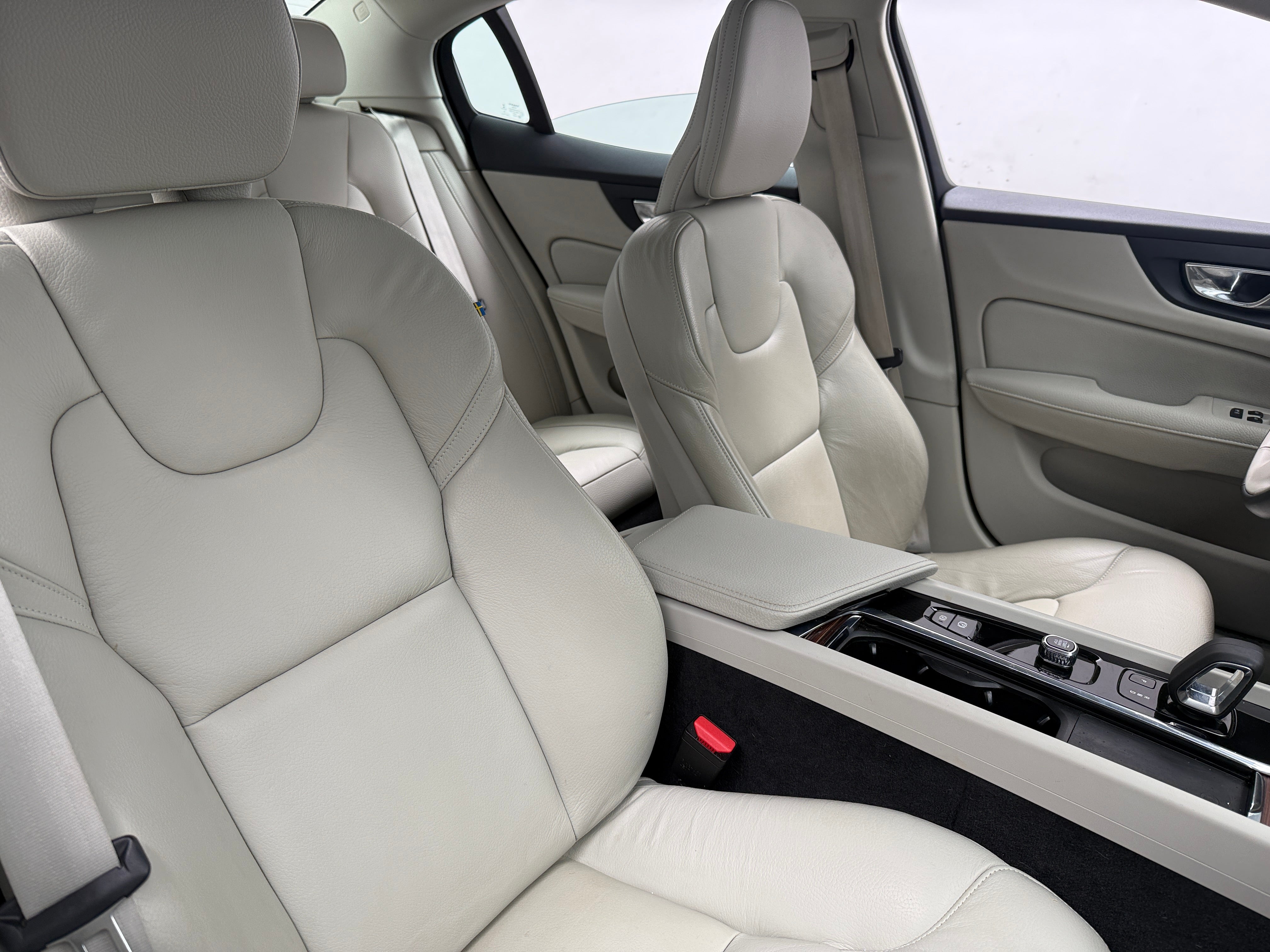 2022 Volvo S60 B5 Momentum, photo 3