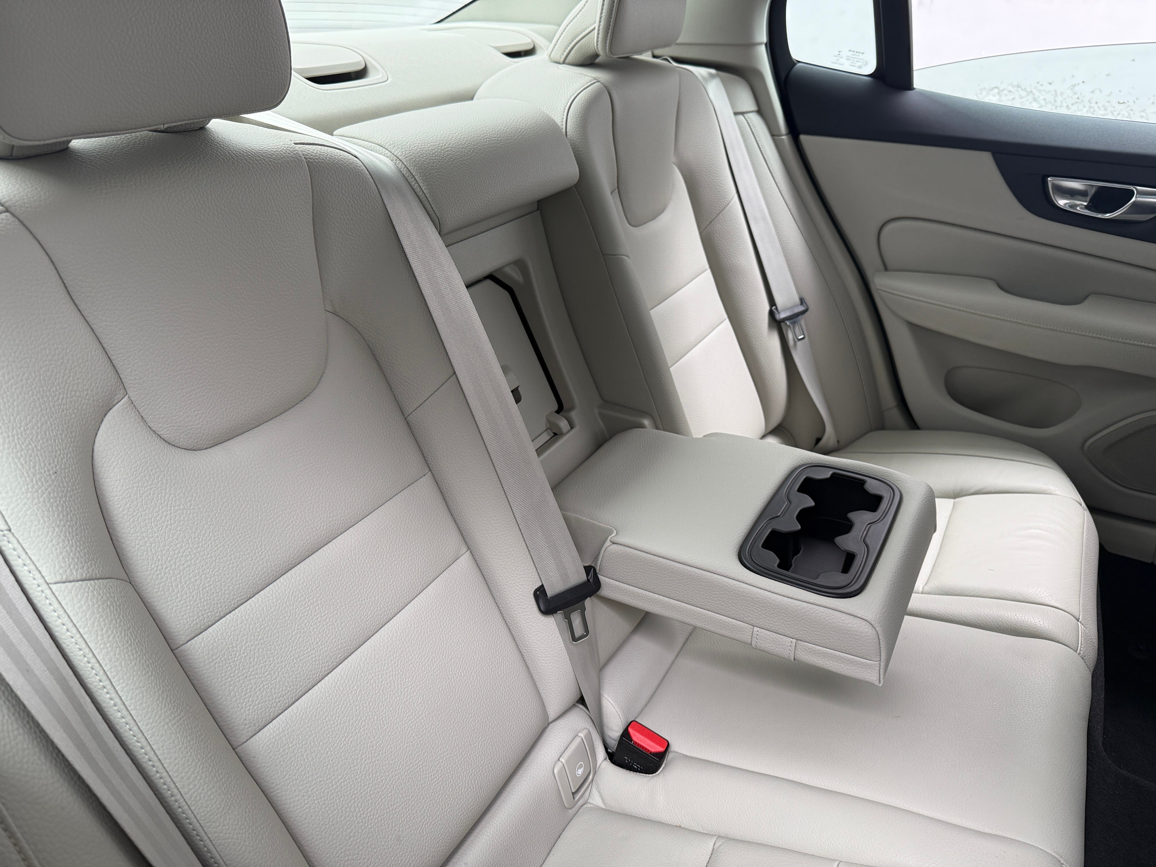 2022 Volvo S60 B5 Momentum, photo 4