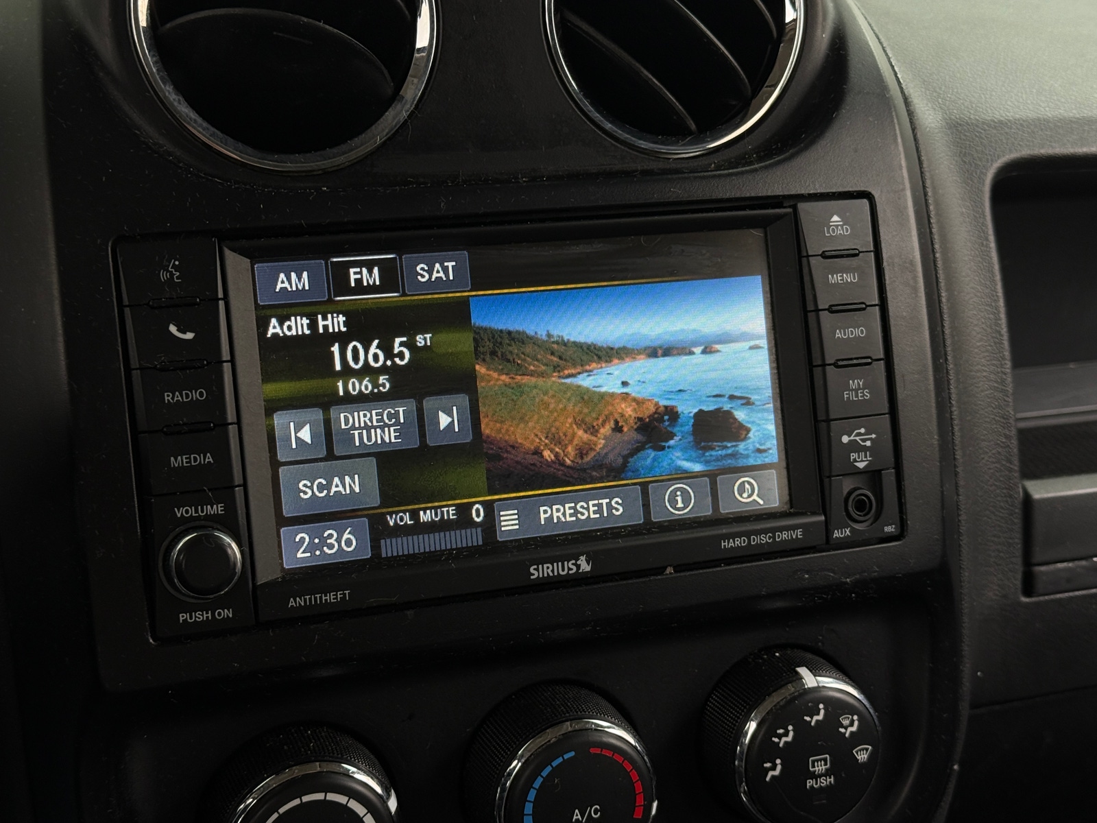 Thumbnail: 2016 Jeep Patriot - 3