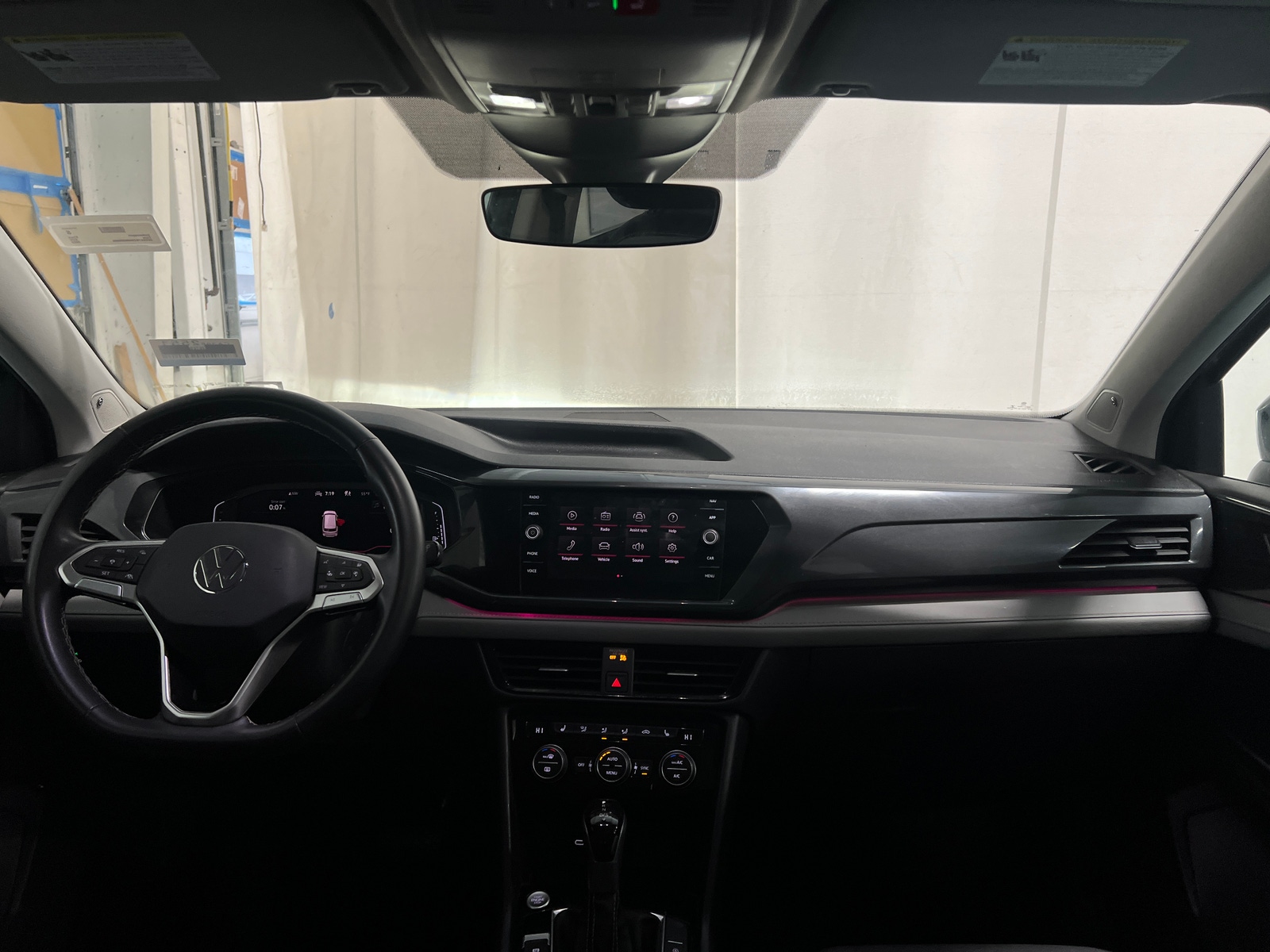 Thumbnail: 2022 Volkswagen Taos - 3