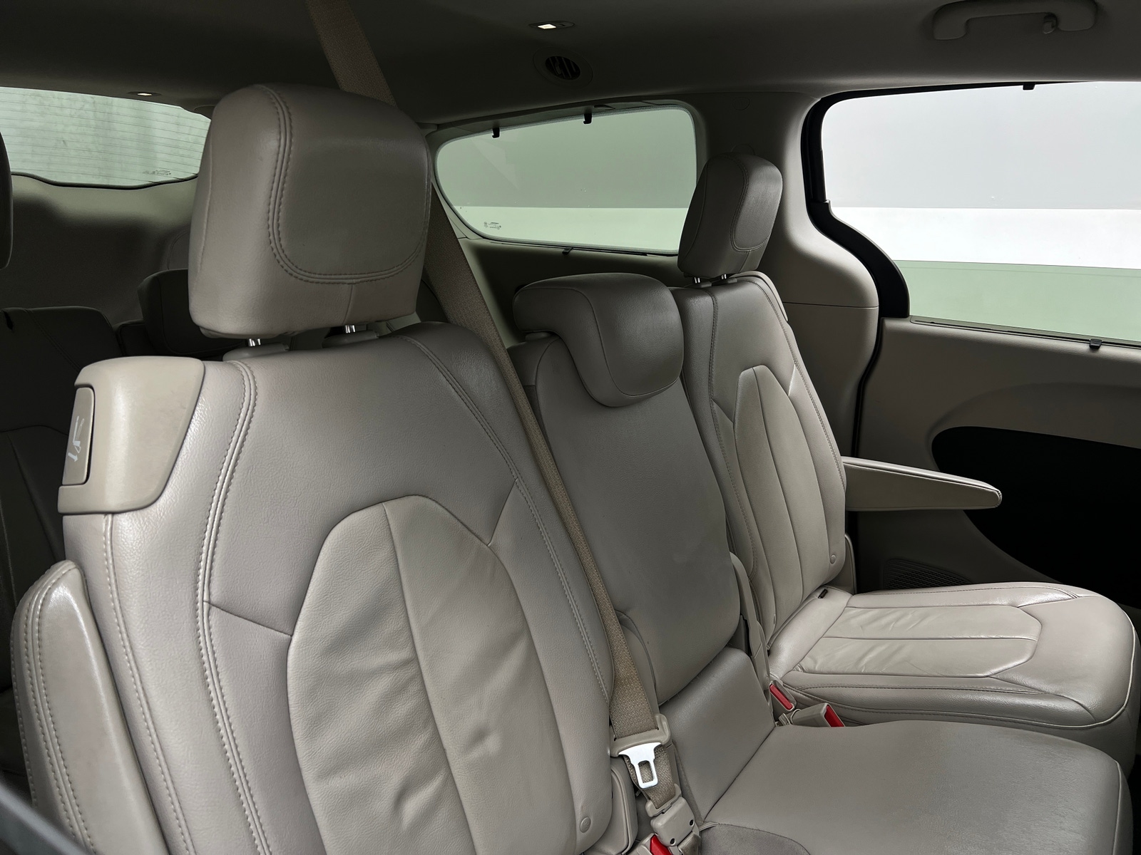 Thumbnail: 2017 Chrysler Pacifica - 5
