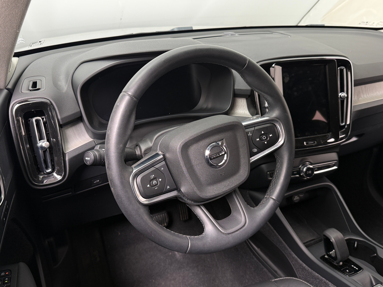 Thumbnail: 2024 Volvo XC40 - 4