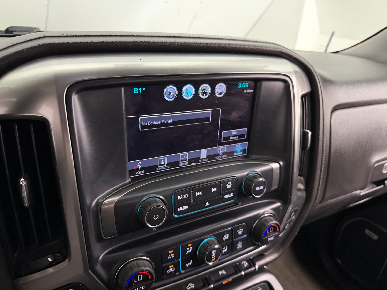 Thumbnail: 2017 Chevrolet Silverado 1500 - 3