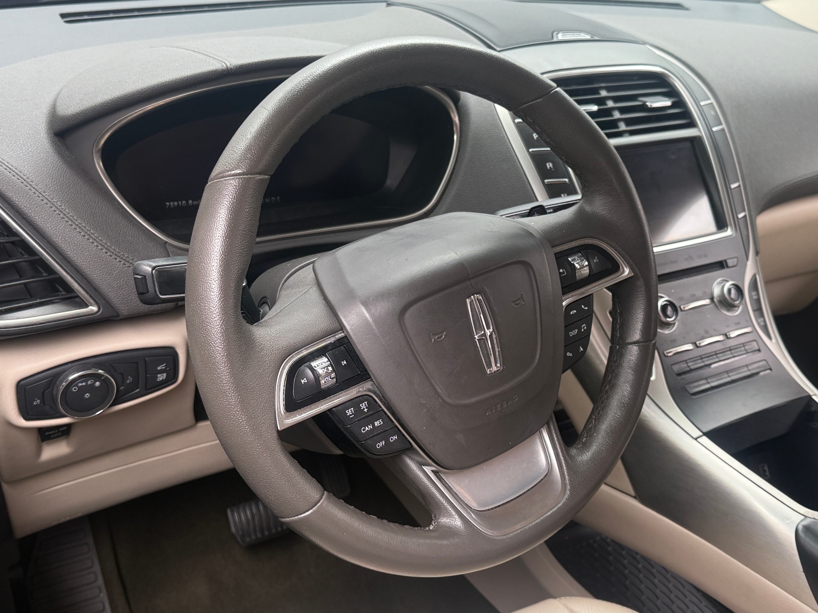 Thumbnail: 2019 Lincoln Nautilus - 4