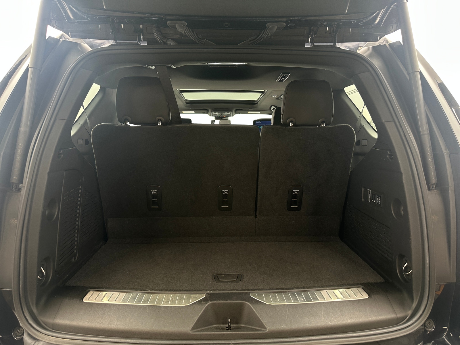 Thumbnail: 2023 Chevrolet Tahoe - 6