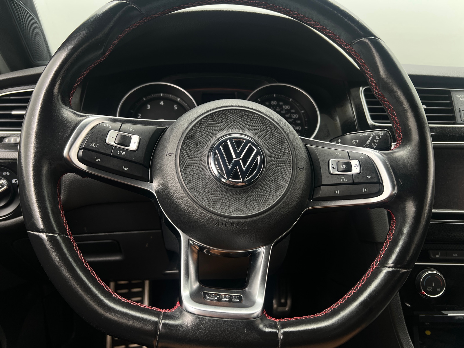 Thumbnail: 2017 Volkswagen Golf - 5