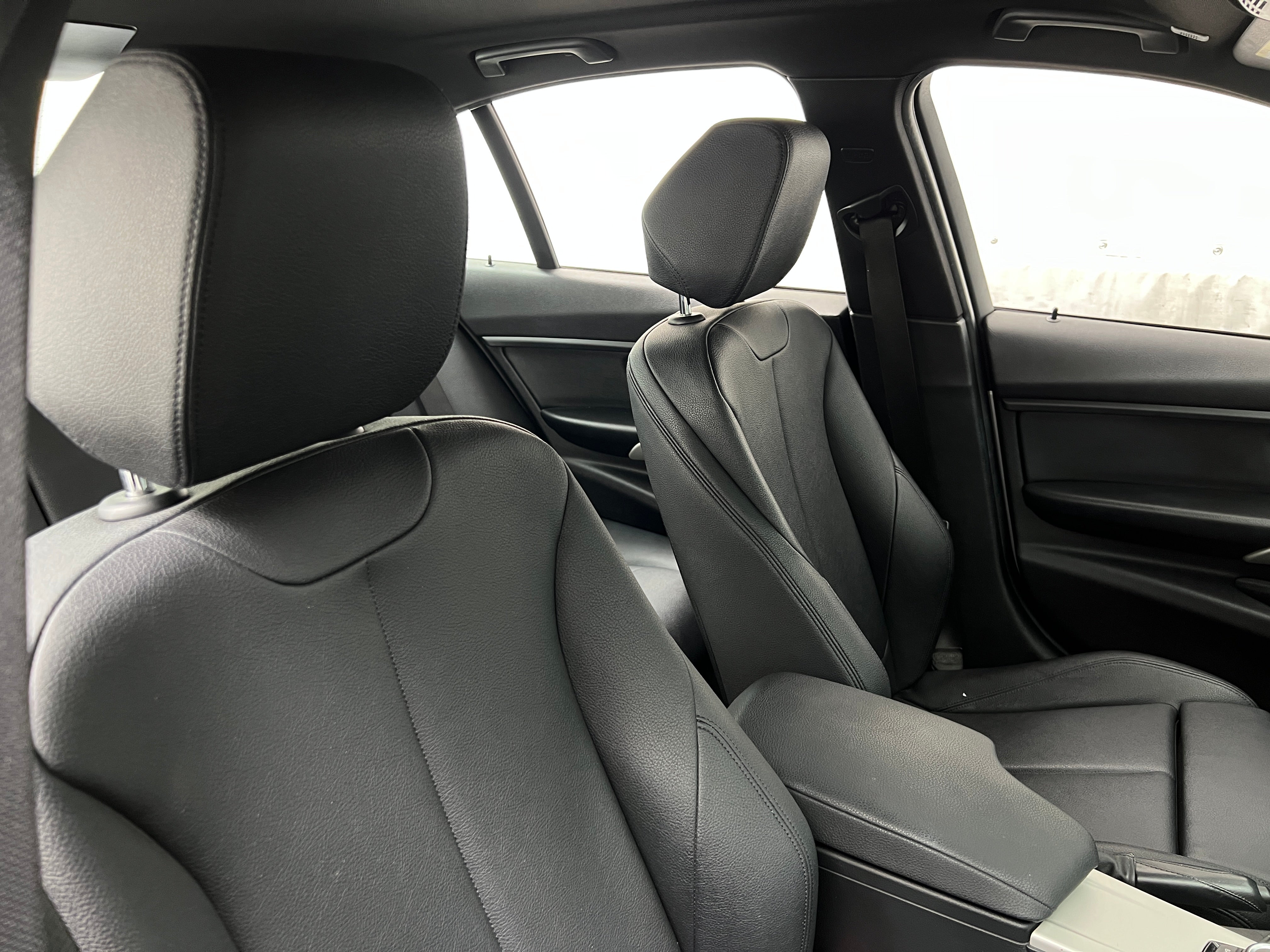 2013 BMW 3 Series 320i