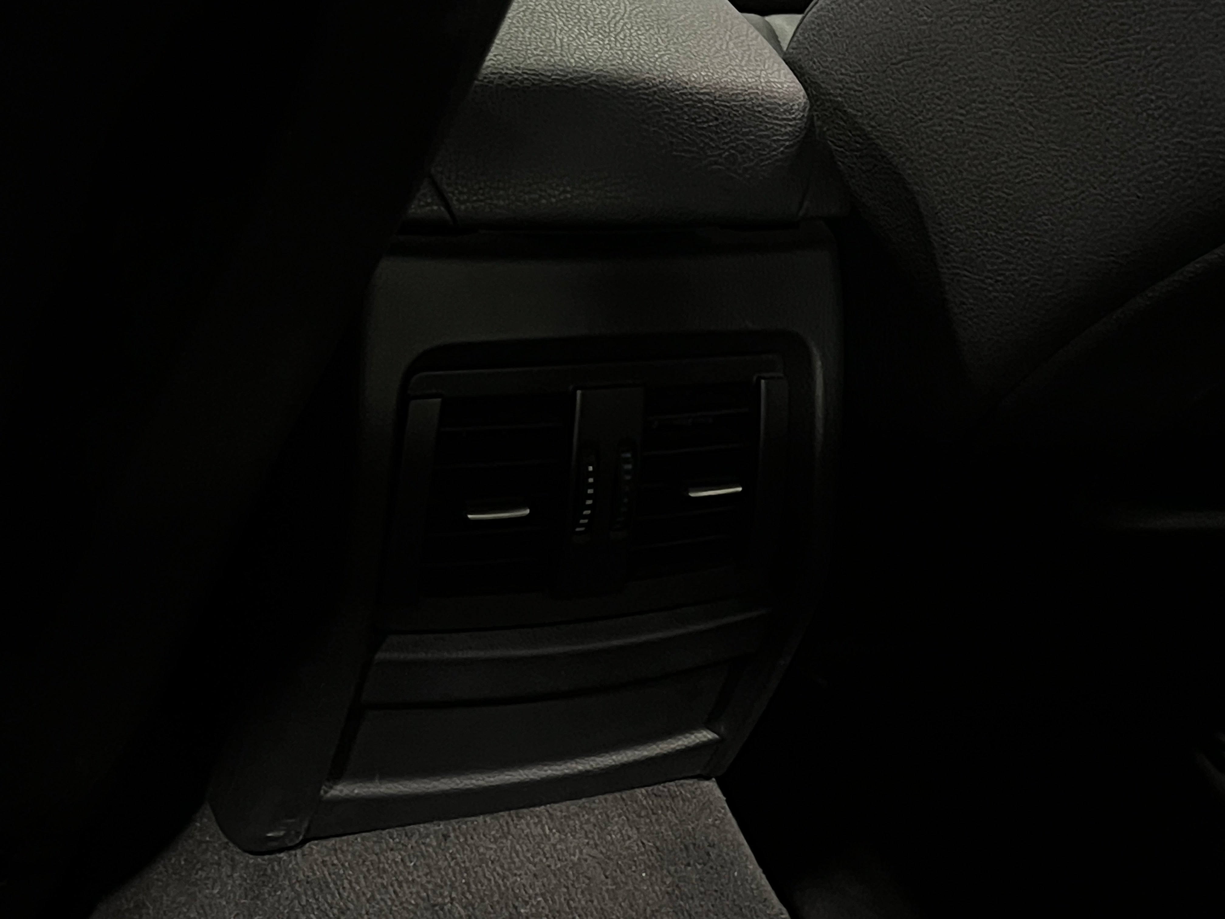 Used 2013 BMW 3 Series 320i with VIN WBA3B1C59DF461606 for sale in South Chesterfield, VA