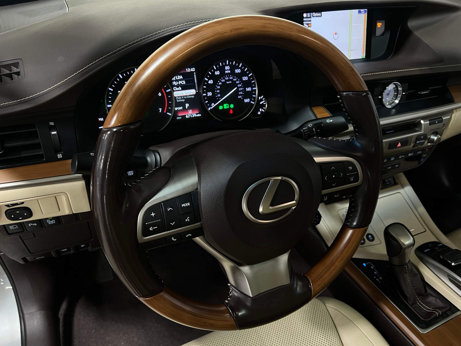 Thumbnail: 2016 Lexus ES - 4
