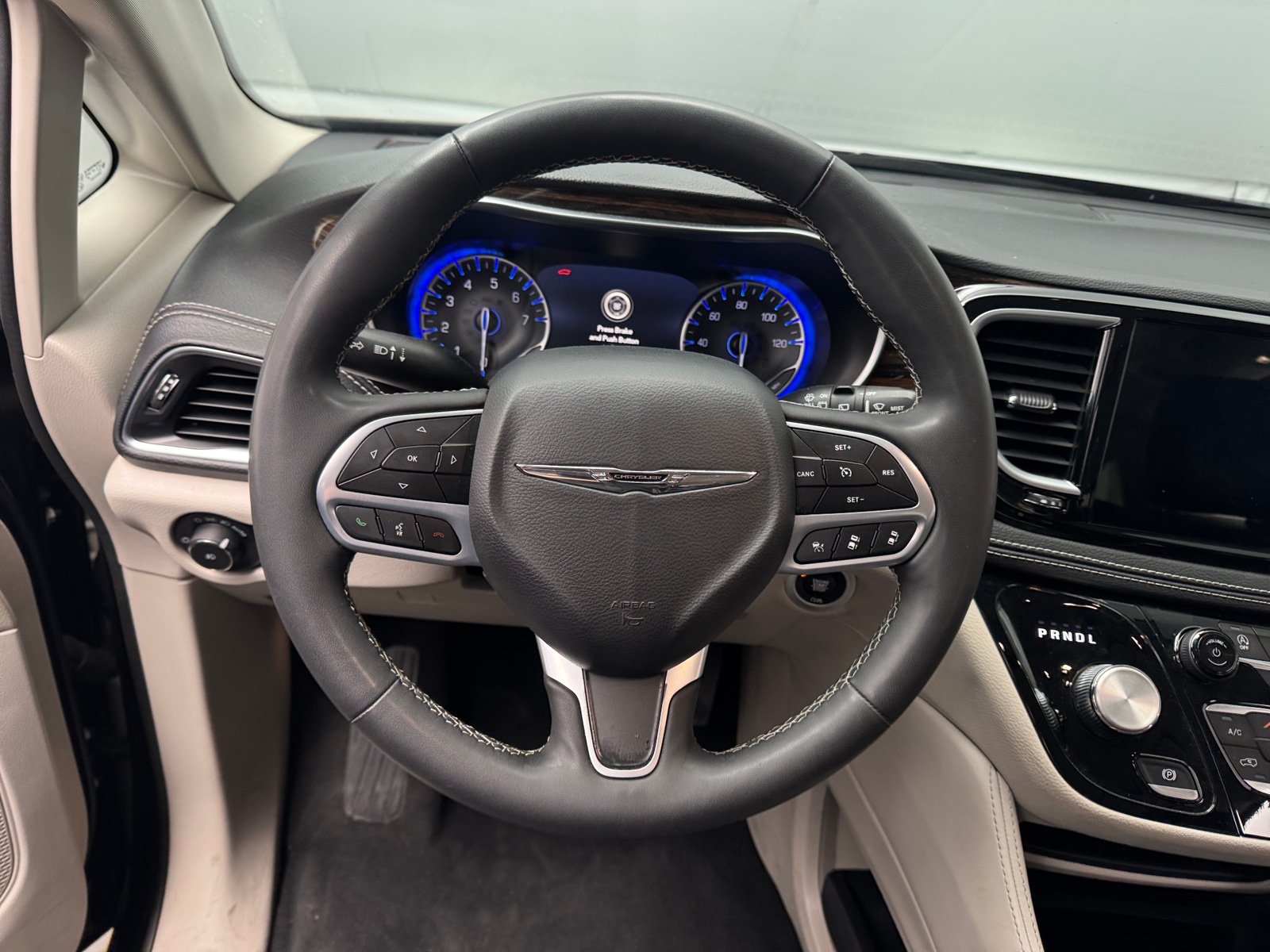 Thumbnail: 2023 Chrysler Pacifica - 4