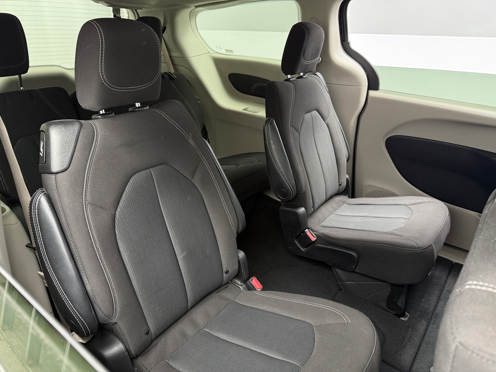 Thumbnail: 2023 Chrysler Voyager - 6