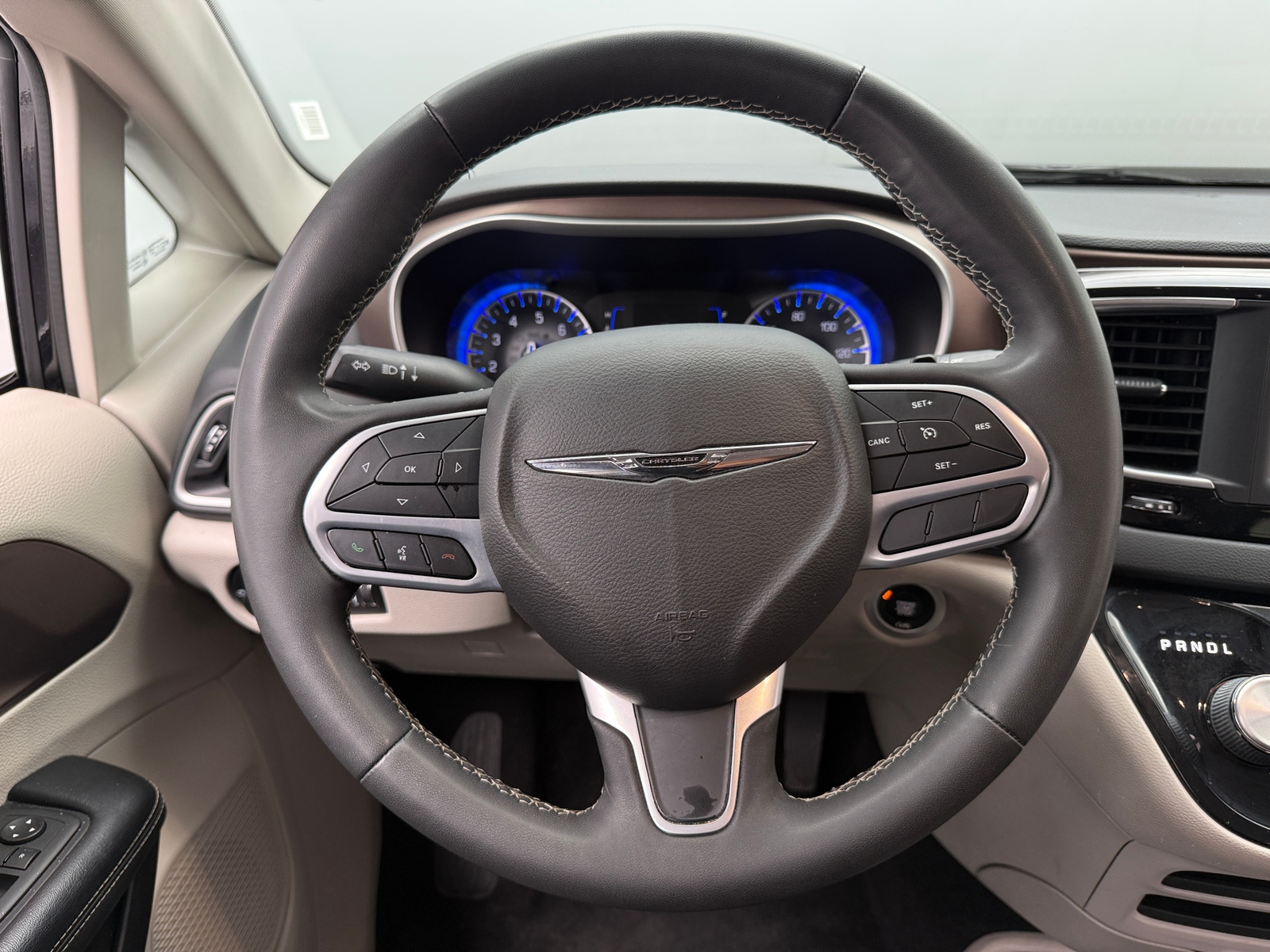 Thumbnail: 2023 Chrysler Voyager - 5