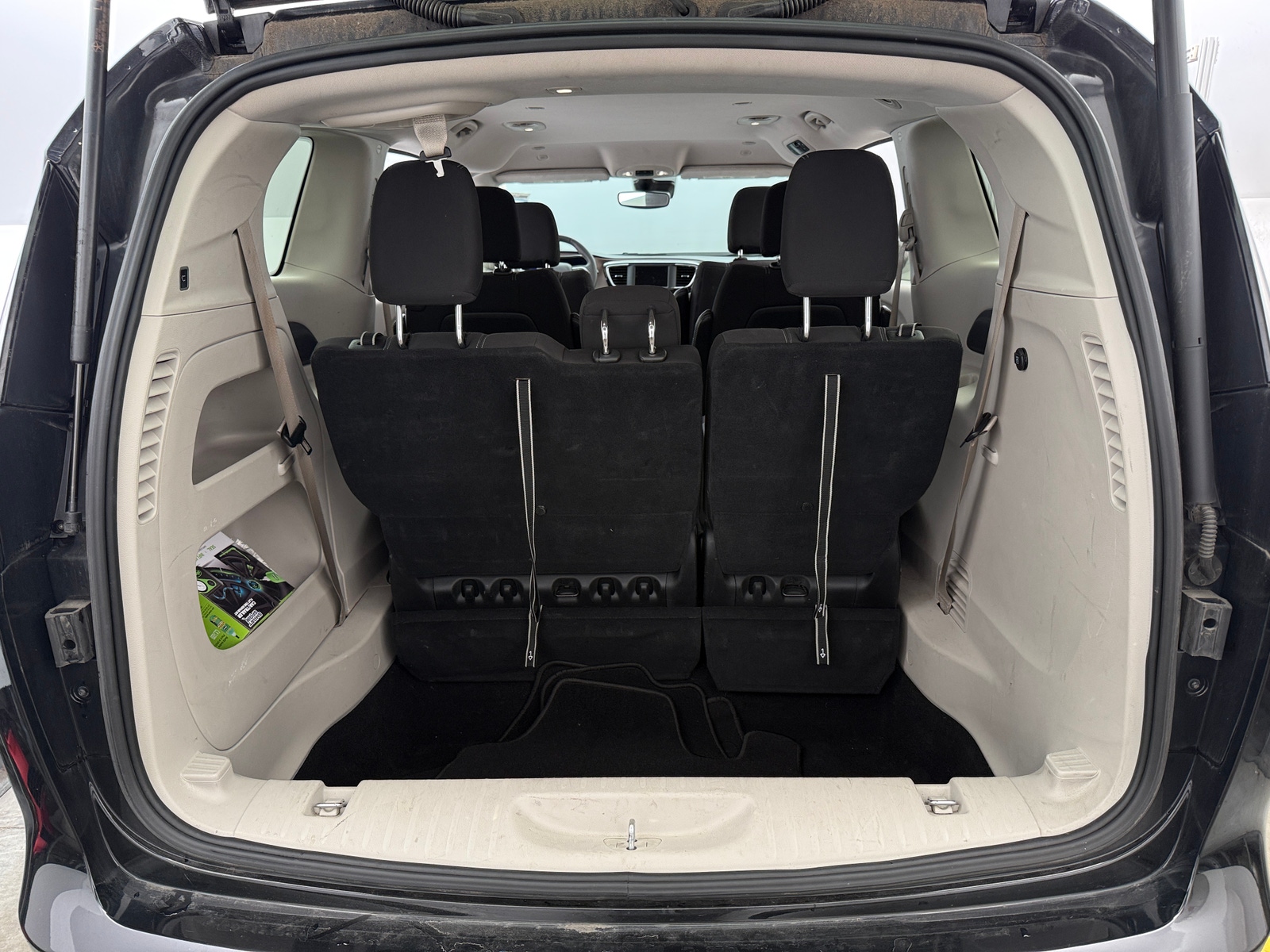 Thumbnail: 2023 Chrysler Voyager - 7