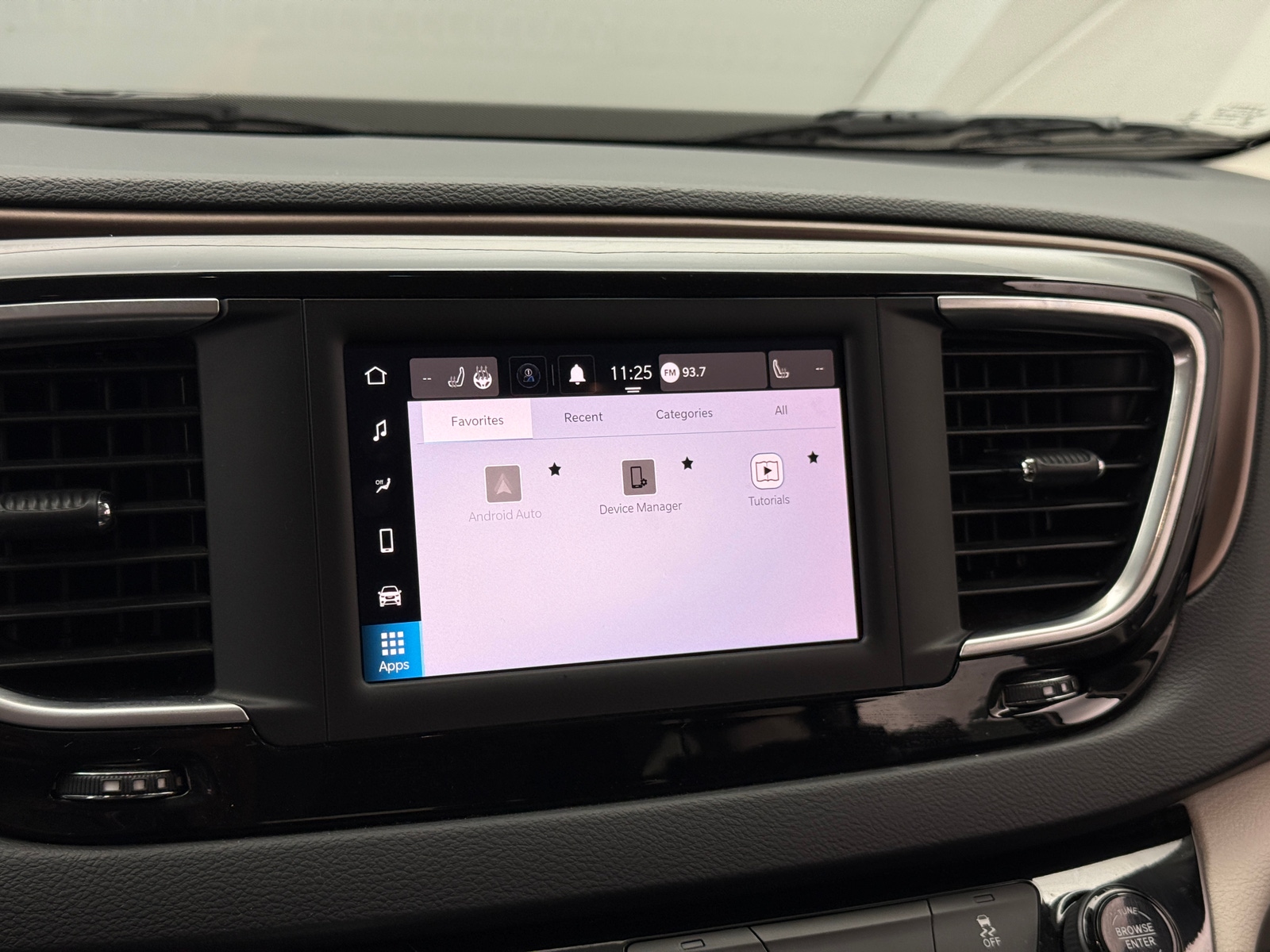 Thumbnail: 2023 Chrysler Voyager - 4