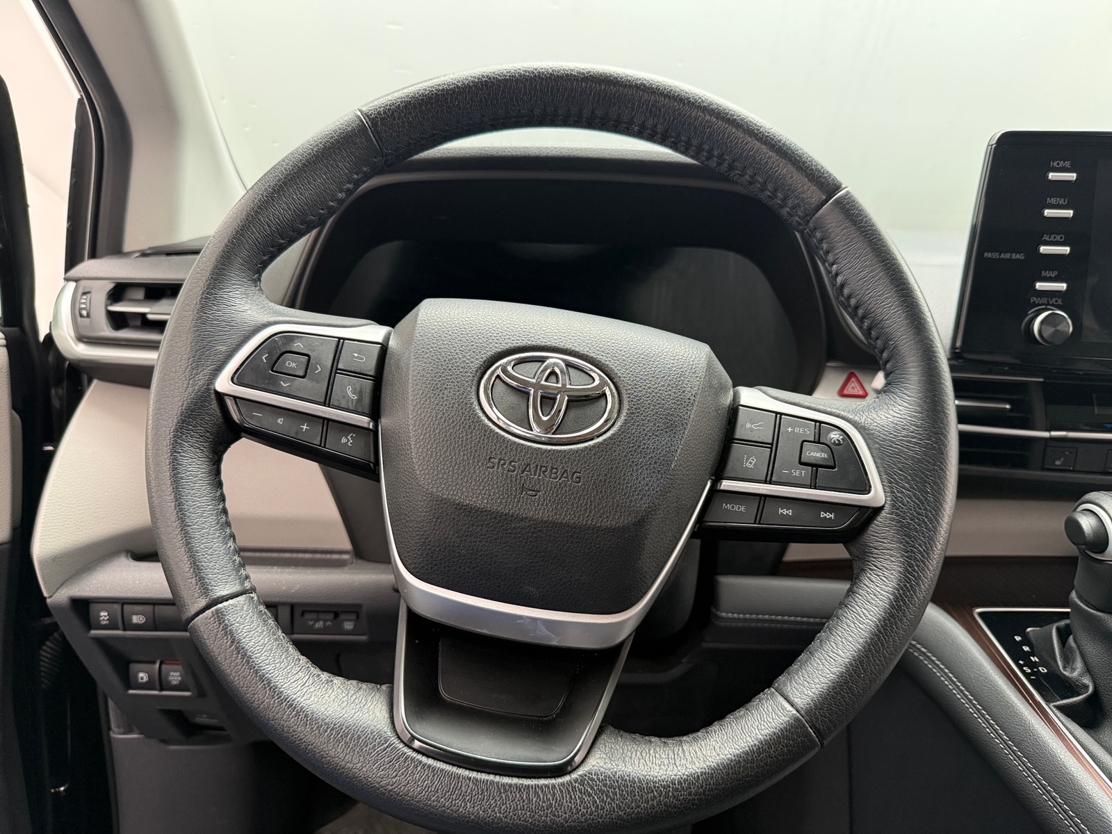 Thumbnail: 2023 Toyota Sienna - 4