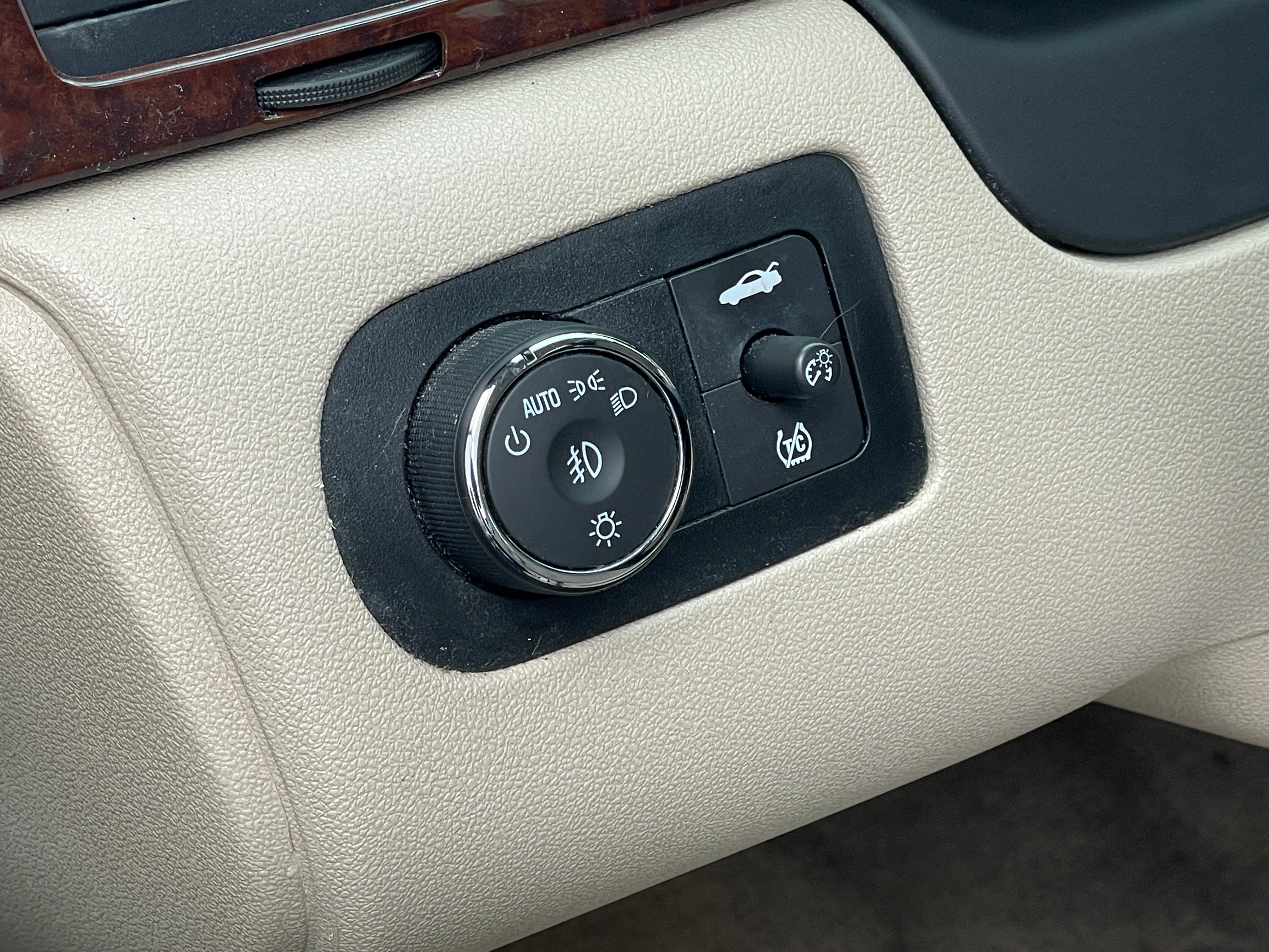 Used 2011 Chevrolet Impala 2FL with VIN 2G1WG5EK4B1137777 for sale in Pewaukee, WI