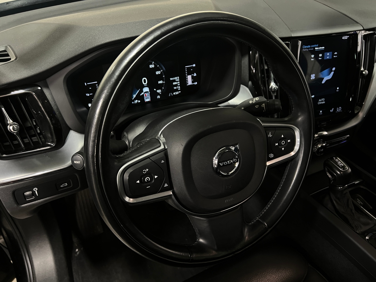 Thumbnail: 2018 Volvo XC60 - 4