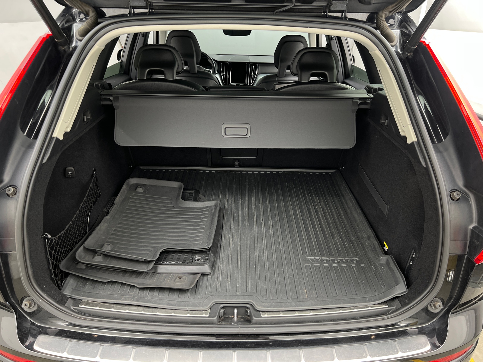 Thumbnail: 2018 Volvo XC60 - 6