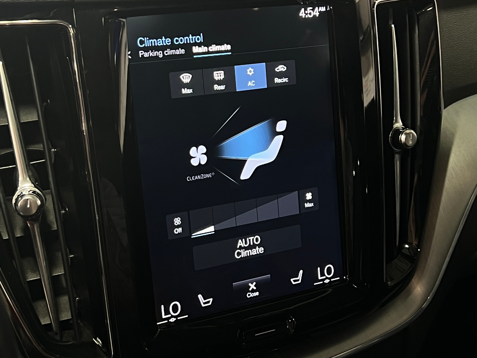 Thumbnail: 2018 Volvo XC60 - 3