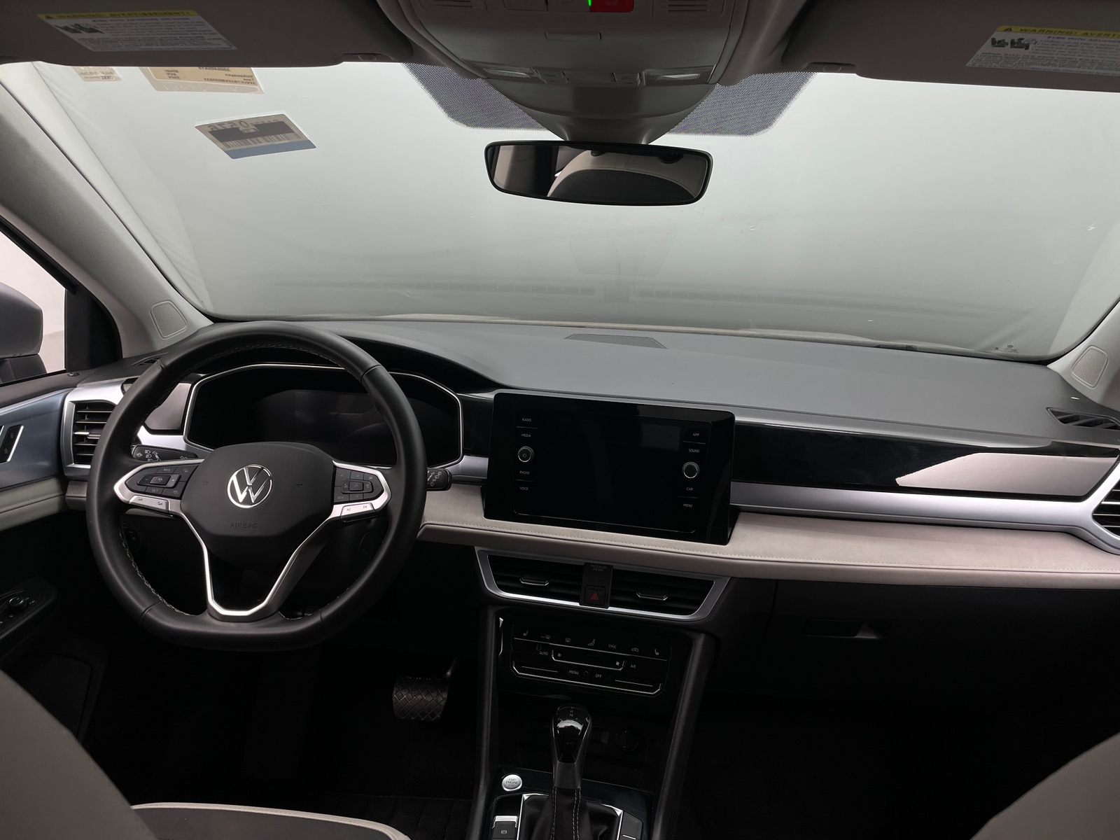 Thumbnail: 2025 Volkswagen Taos - 3