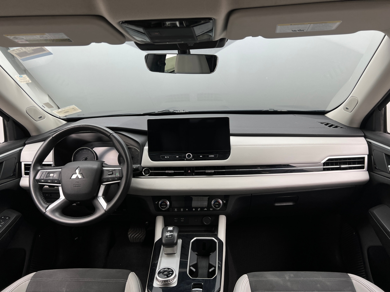 Thumbnail: 2025 Mitsubishi Outlander - 3