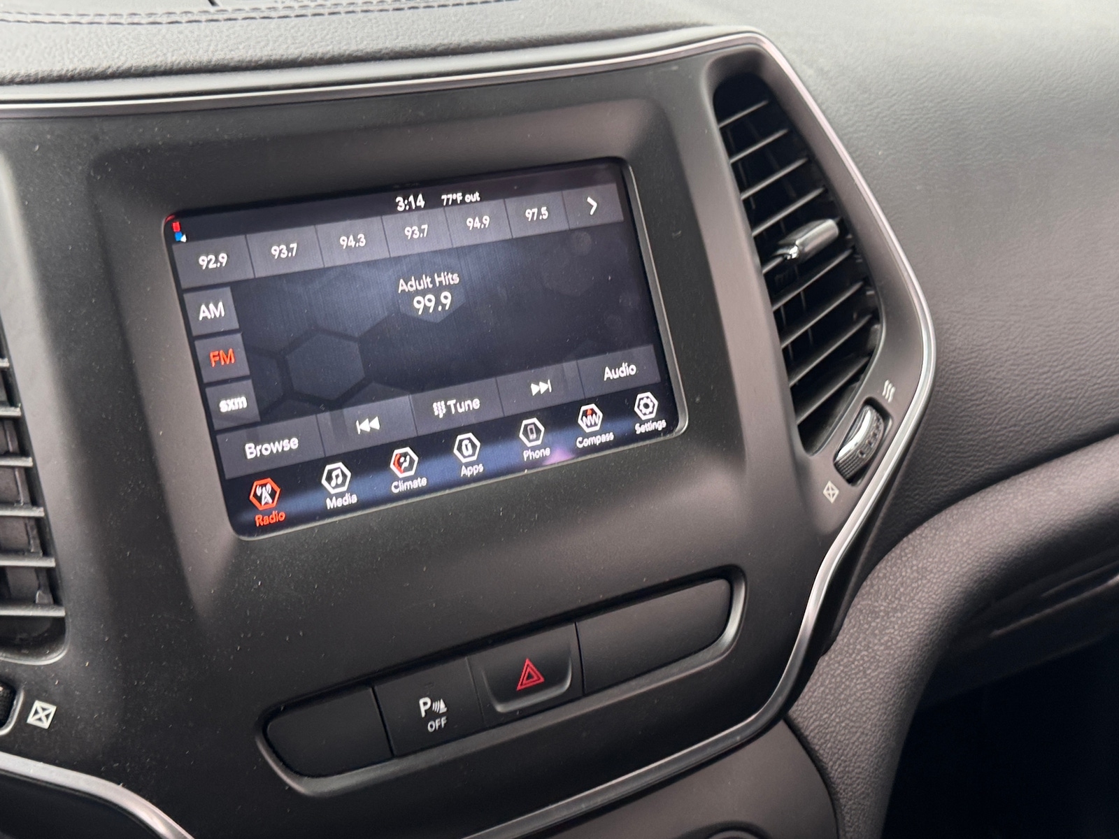 Thumbnail: 2019 Jeep Cherokee - 4