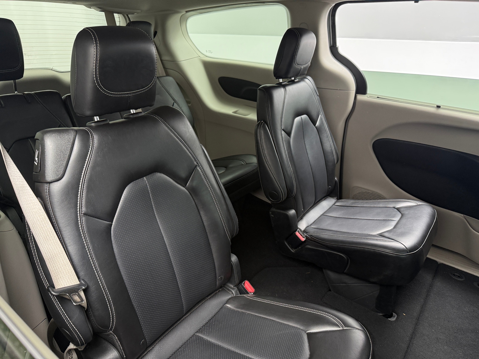 Thumbnail: 2023 Chrysler Pacifica - 5