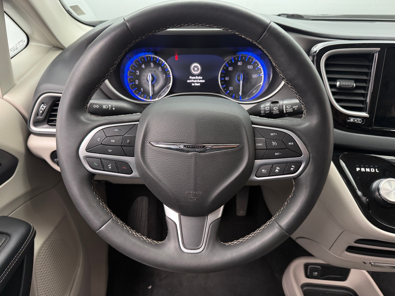 Thumbnail: 2023 Chrysler Pacifica - 4