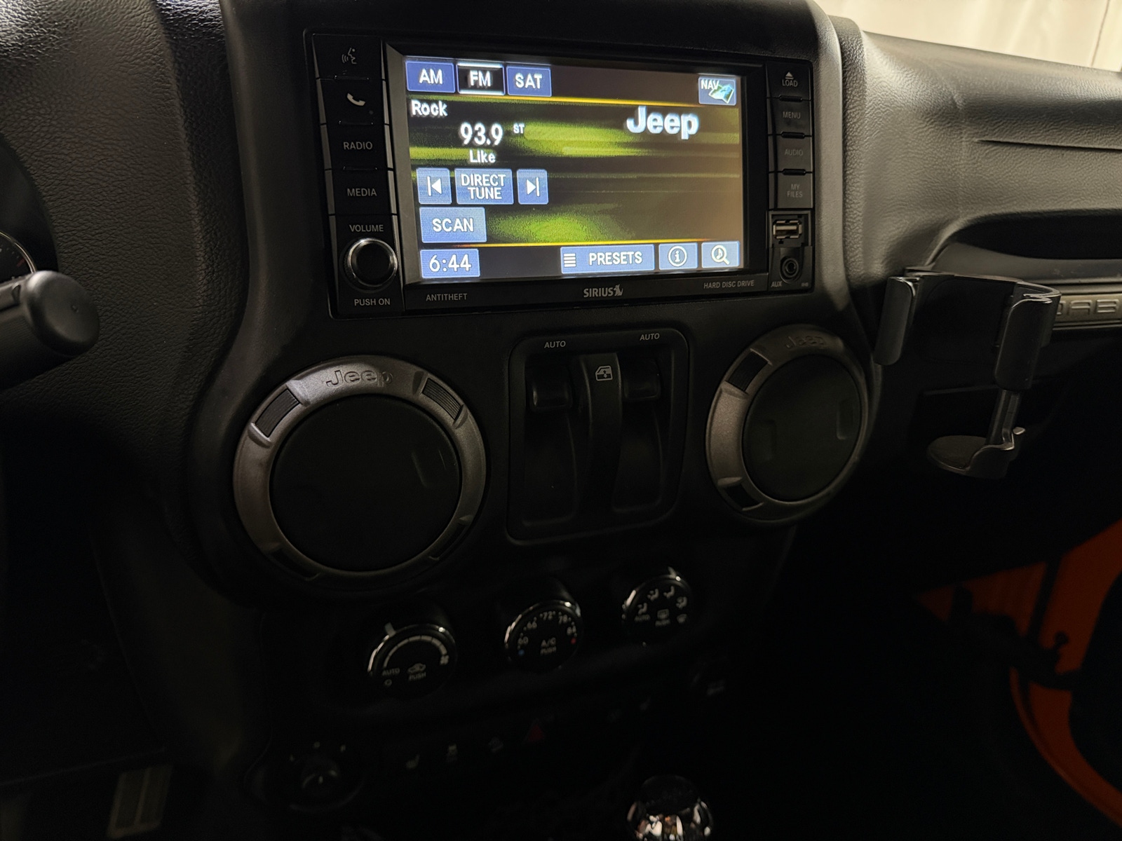 Thumbnail: 2013 Jeep Wrangler - 3