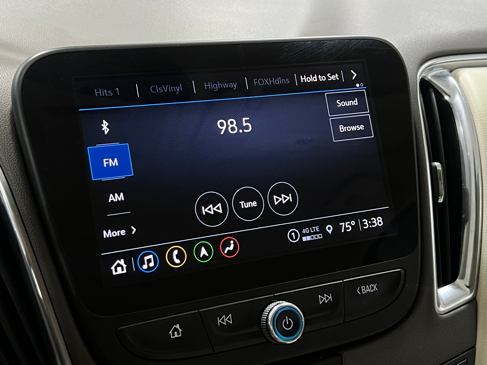 Thumbnail: 2024 Chevrolet Malibu - 3