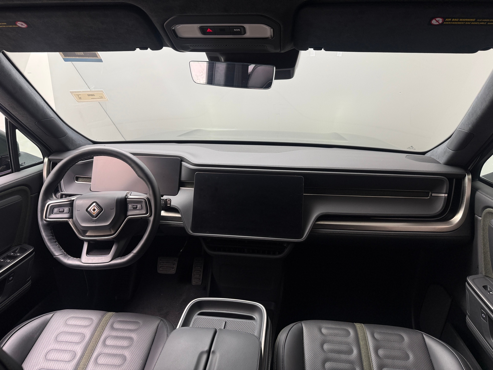 Thumbnail: 2025 Rivian R1S - 2