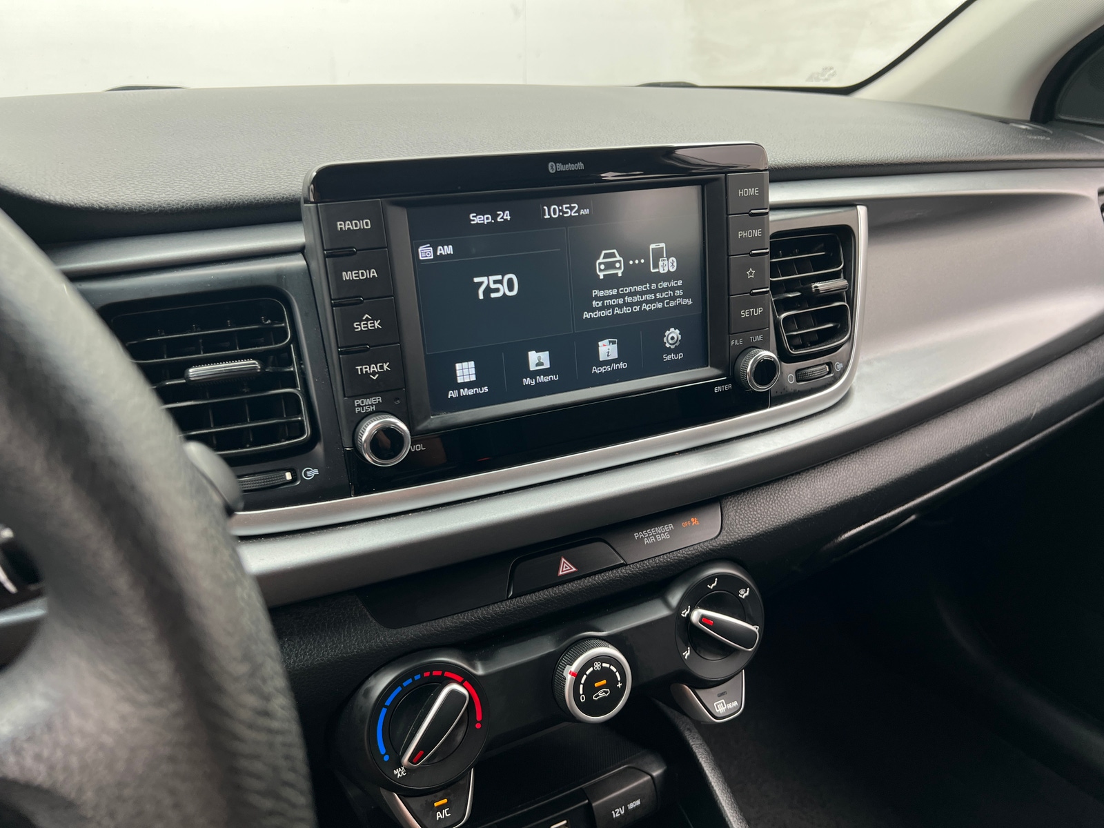 Thumbnail: 2020 Kia Rio - 4