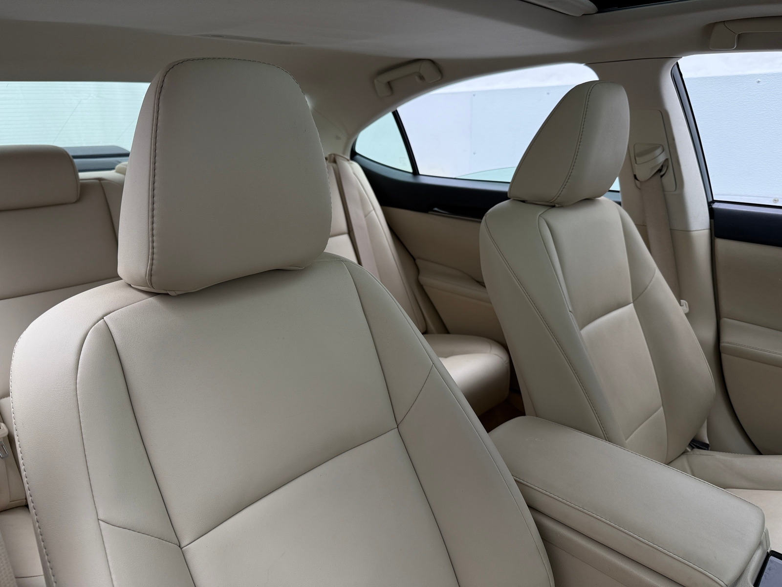 Thumbnail: 2013 Lexus ES - 2