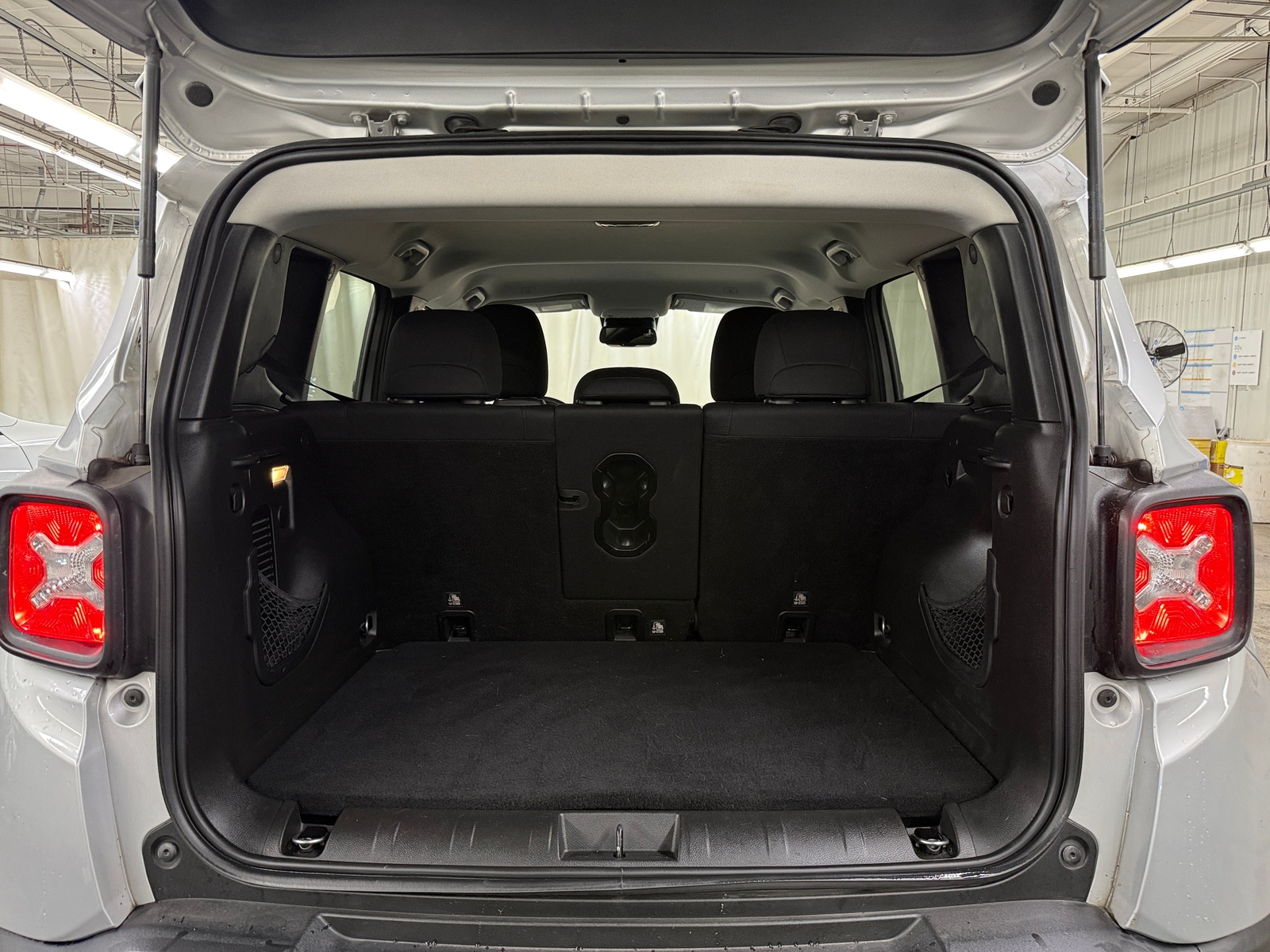 Thumbnail: 2019 Jeep Renegade - 7