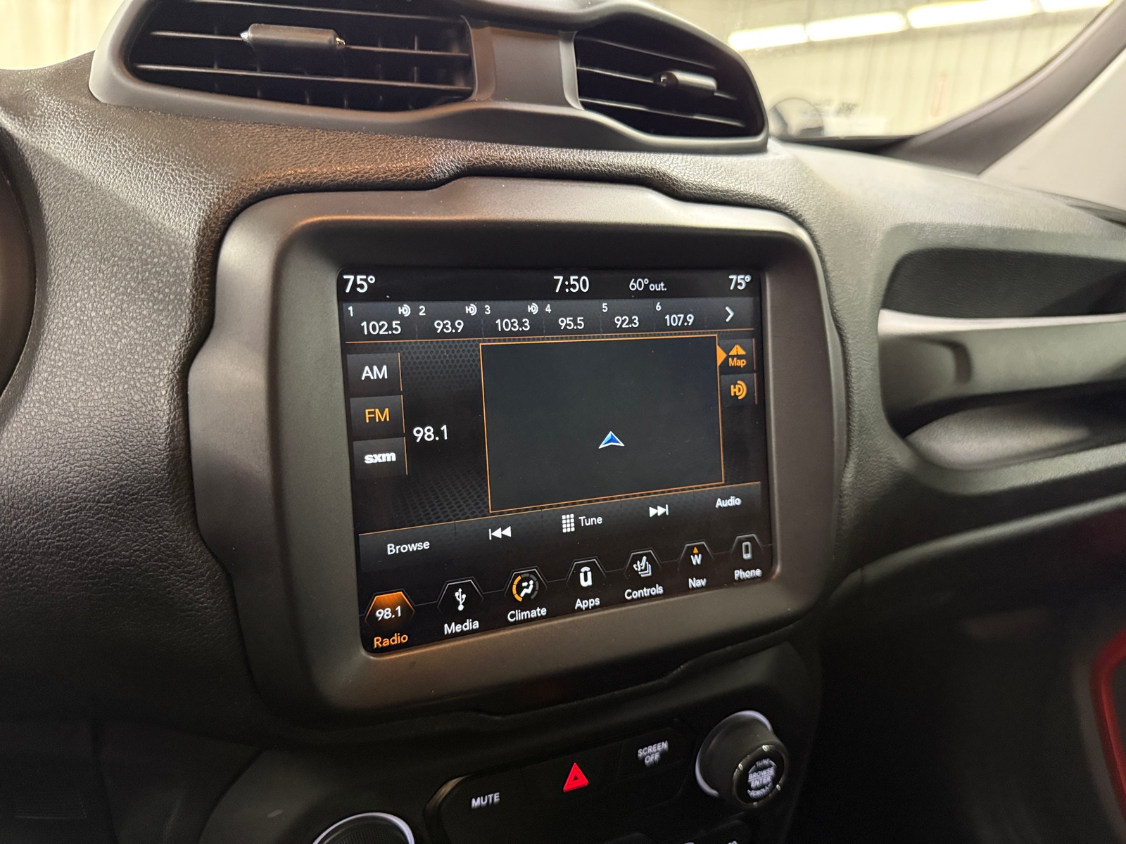 Thumbnail: 2019 Jeep Renegade - 4