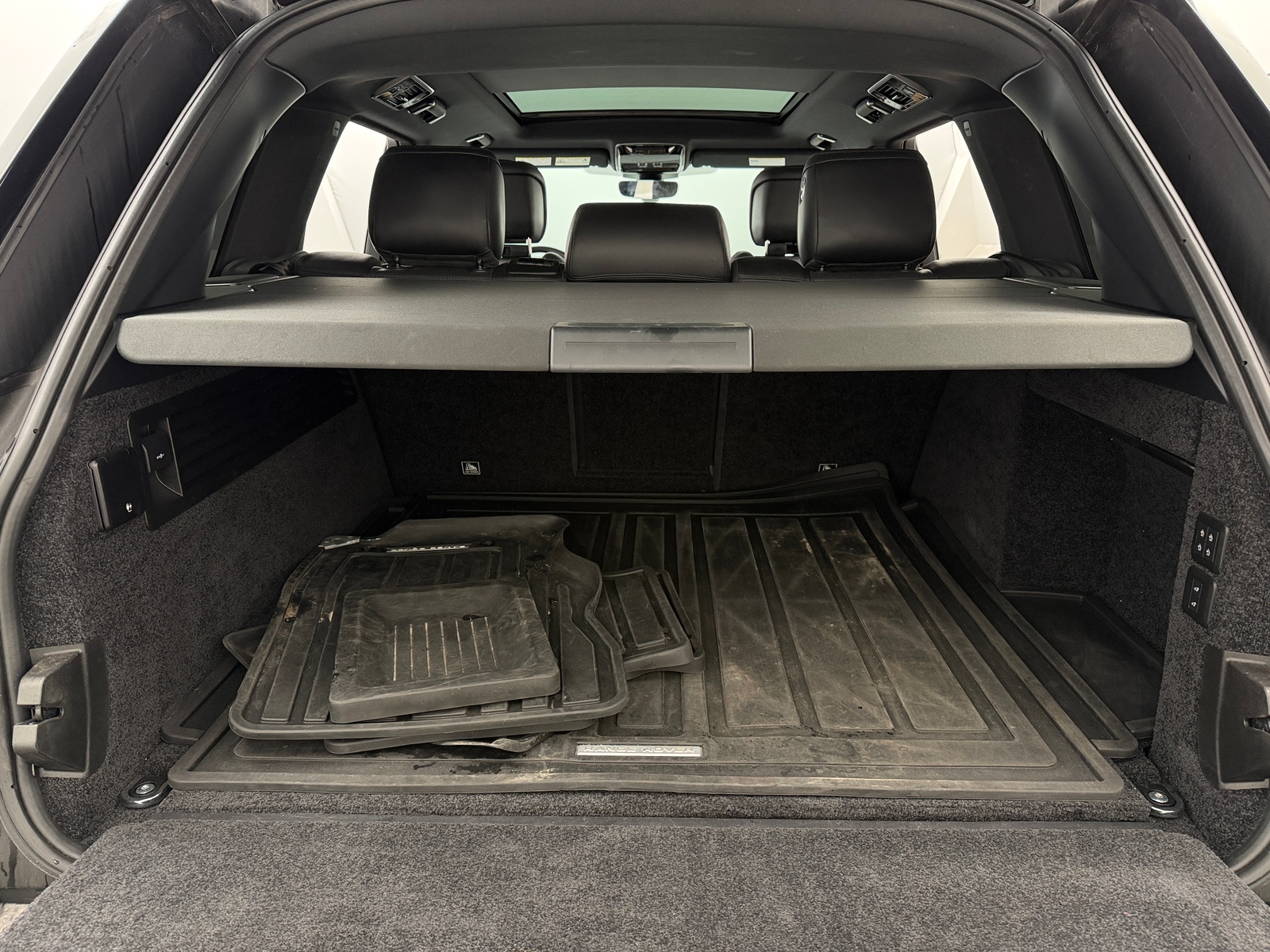 Thumbnail: 2019 Land Rover Range Rover - 6