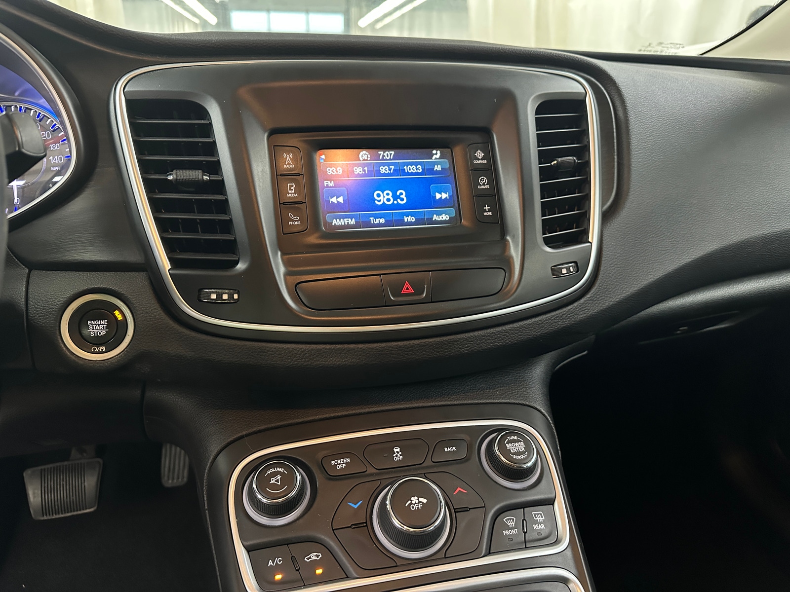 Thumbnail: 2017 Chrysler 200 - 4