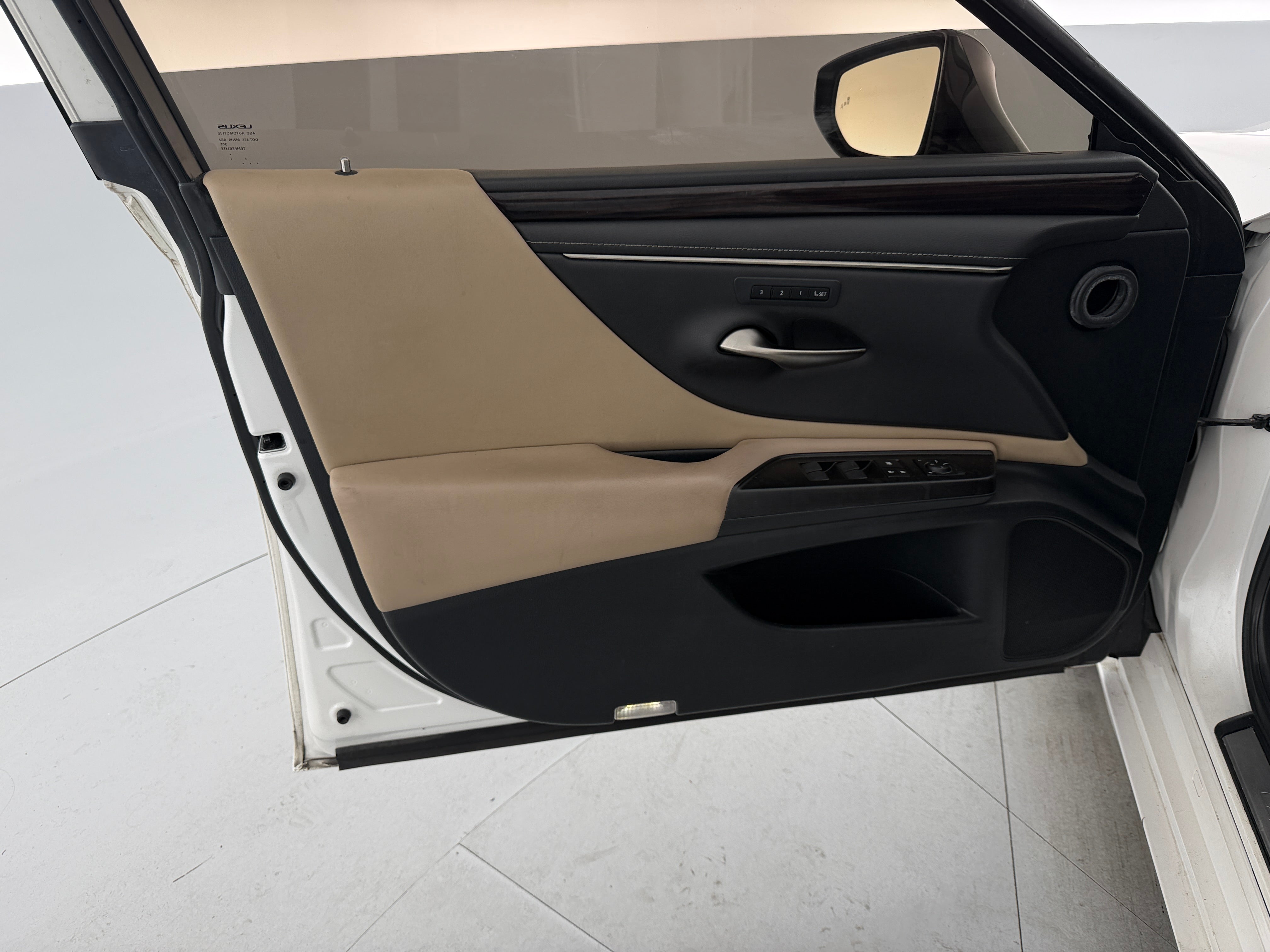 2019 Lexus ES