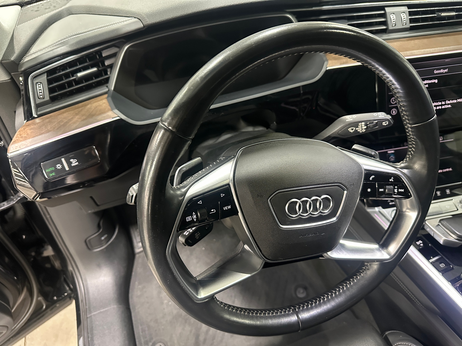 Thumbnail: 2019 Audi e-tron - 4