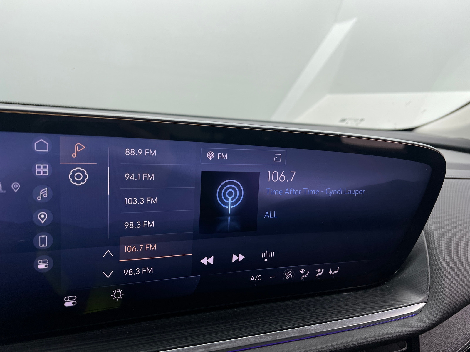 Thumbnail: 2024 Buick Envision - 3