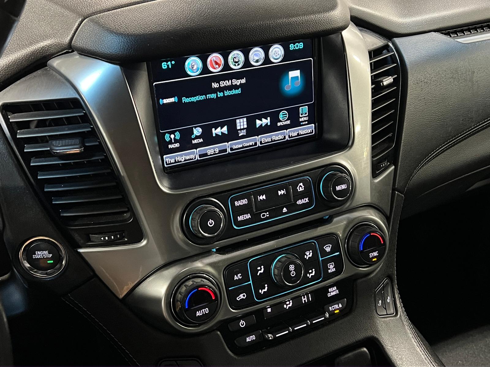 Thumbnail: 2019 Chevrolet Suburban - 3