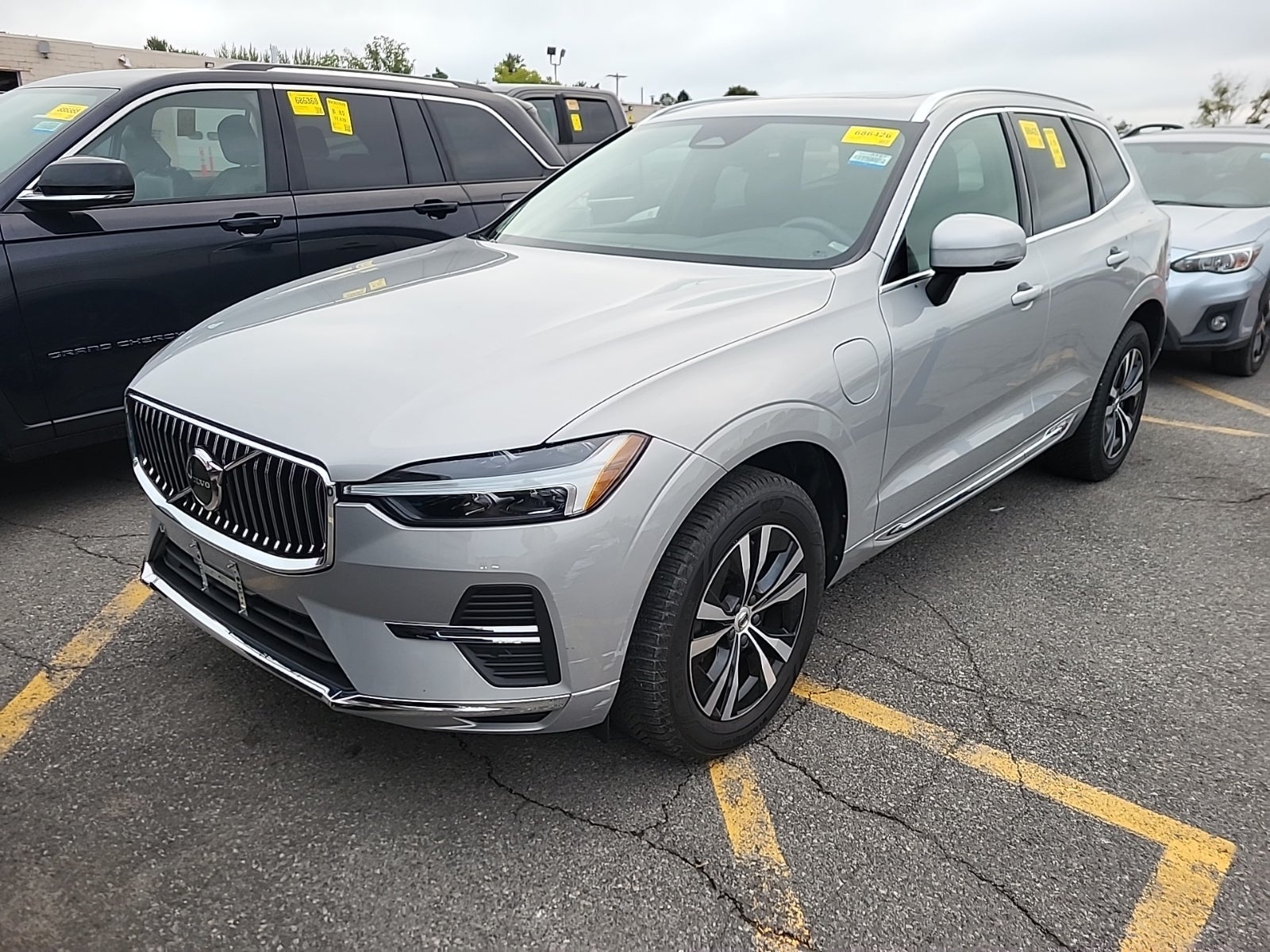 2023 Volvo XC60 Recharge Plug-In Hybrid Core Bright Theme