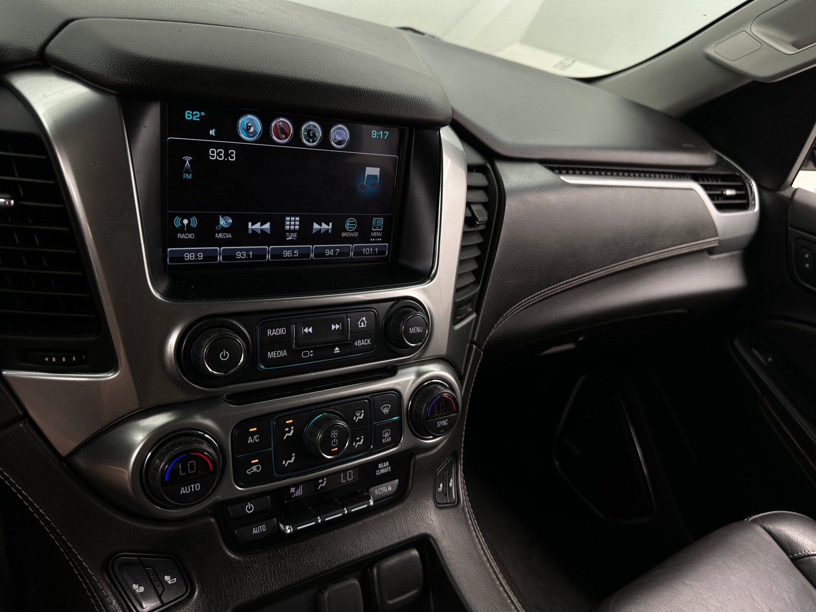 Thumbnail: 2020 Chevrolet Tahoe - 3