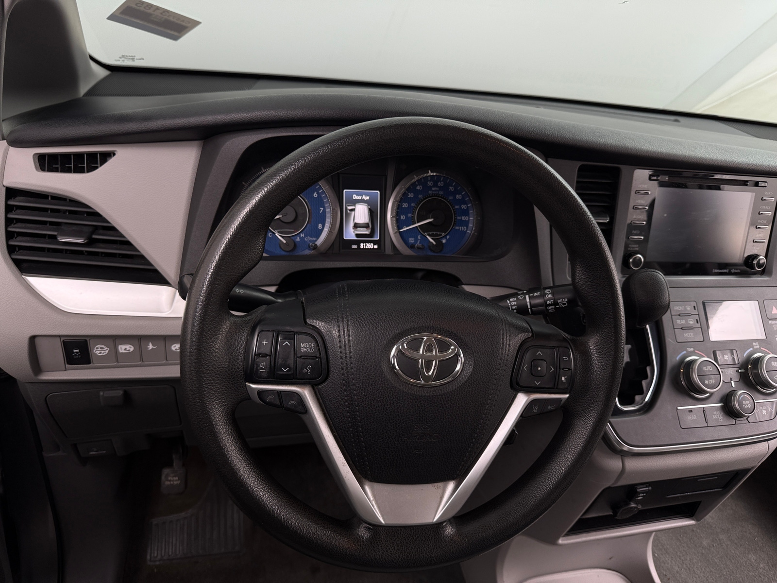 Thumbnail: 2018 Toyota Sienna - 5