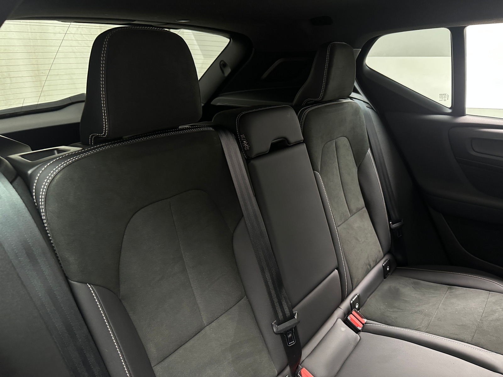 Thumbnail: 2022 Volvo XC40 - 5