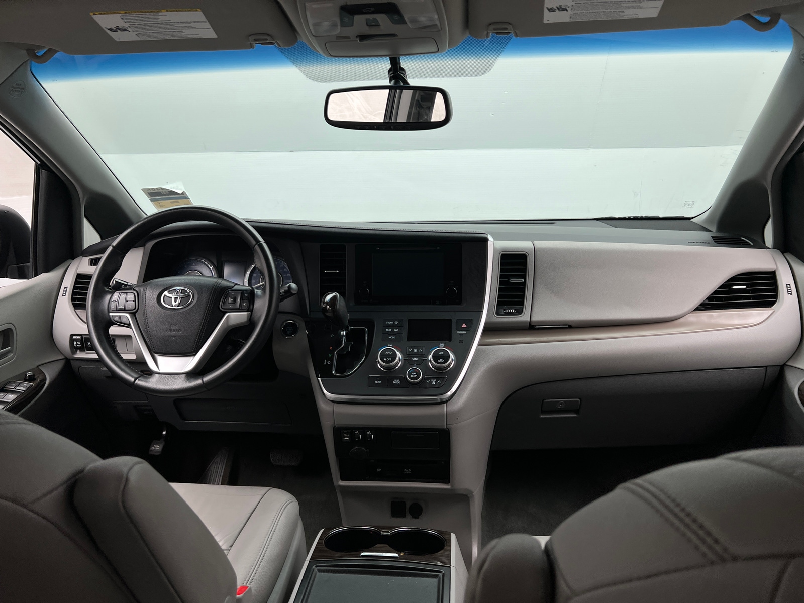 Thumbnail: 2015 Toyota Sienna - 2