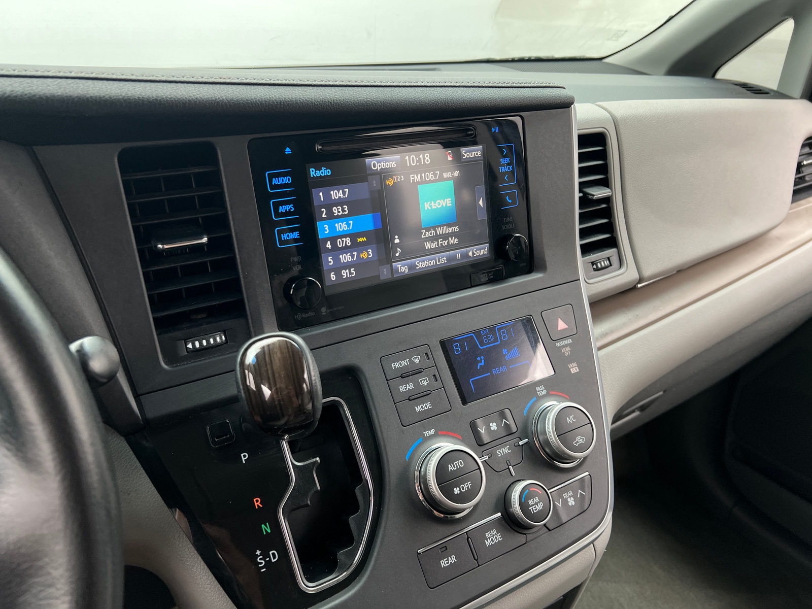 Thumbnail: 2015 Toyota Sienna - 3